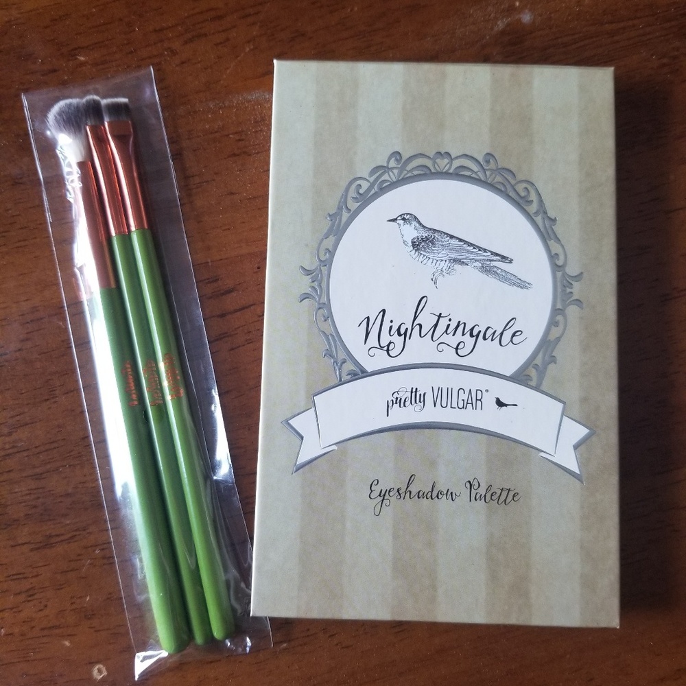 Pretty vulgar nightingale palette with brushes